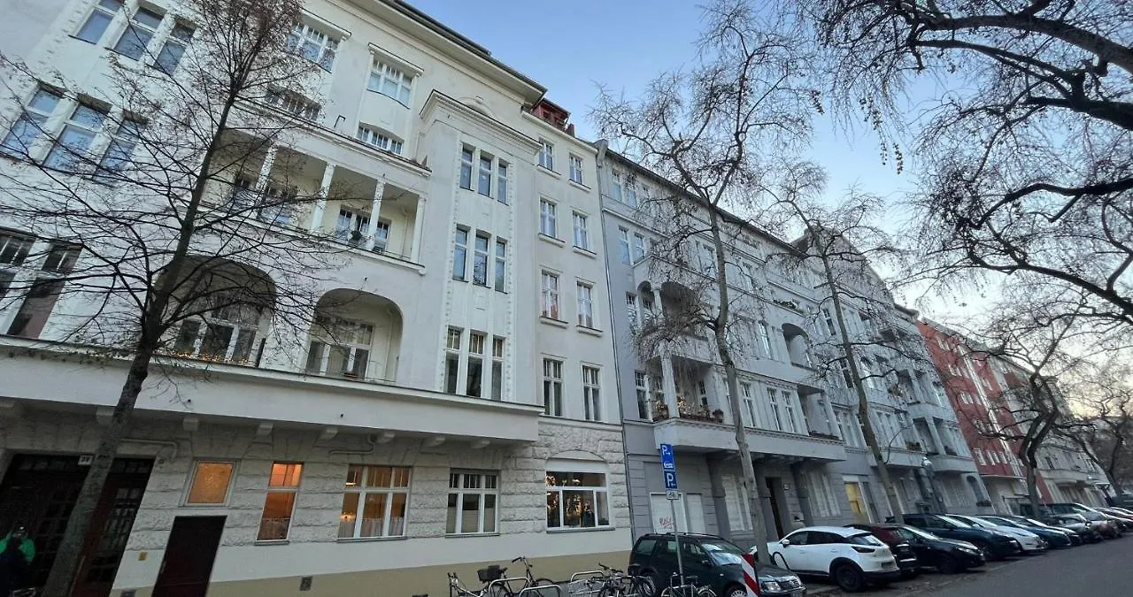 הקונטקטים של Central, Charming Studio For Up To 3 People In Historic Building