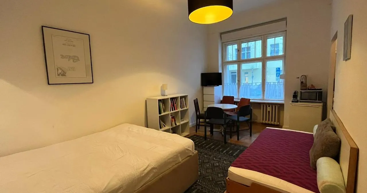 ברלין Central, Charming Studio For Up To 3 People In Historic Building דירה